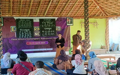 “Nguri – Nguri Kabudayan Jawi” Sinau Aksara Jawa PKBM Mawar bersama Pasar Pundensari